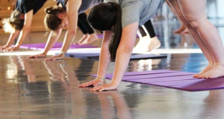 cours et stage de yoga doux et précis pour la posture et le mouvement