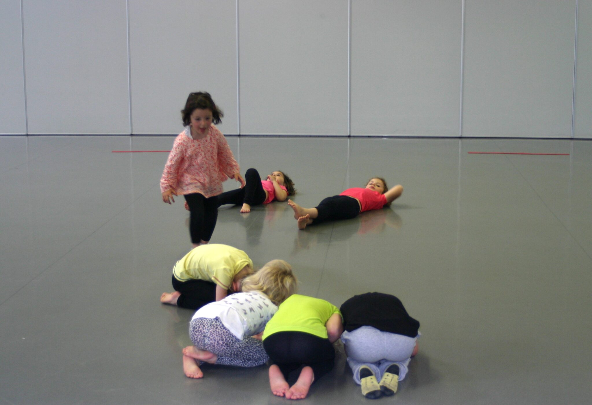 plaisir de la danse dans un cours de danse enfants à annecy